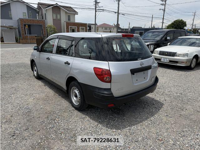 Nissan AD VAN 2022-04 8206039-4
