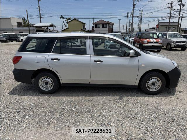 Nissan AD VAN 2022-04 8206039-7