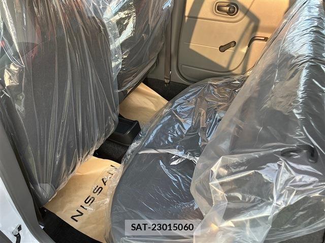 Nissan AD VAN 2025-05 8206034-24