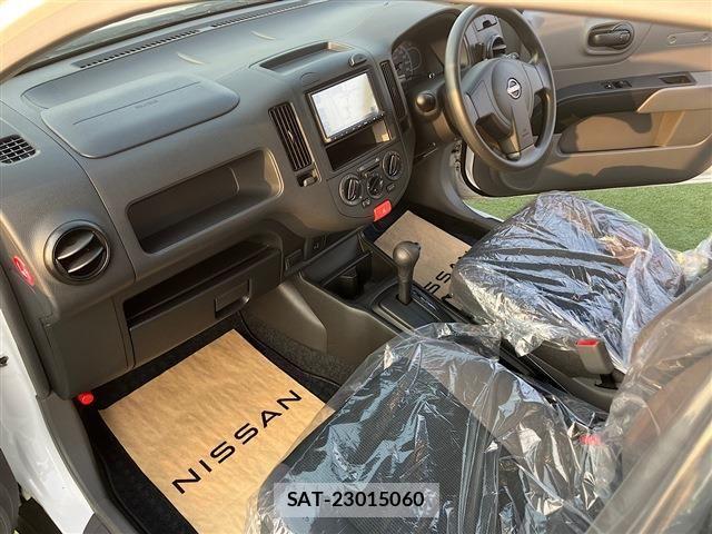 Nissan AD VAN 2025-05 8206034-26