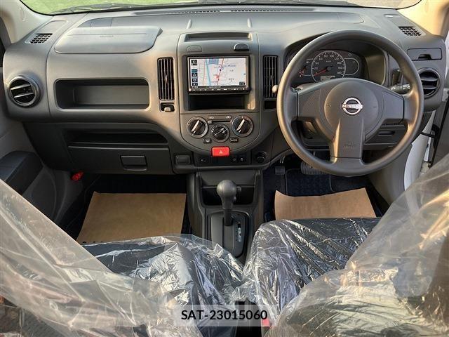 Nissan AD VAN 2025-05 8206034-2