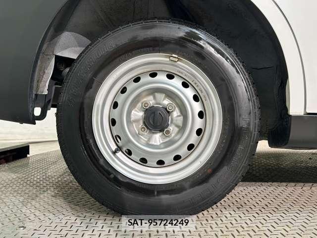 Nissan AD VAN 2021-07 8334428-29