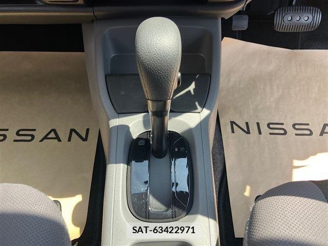 Nissan AD VAN 2016-05 8560879-21