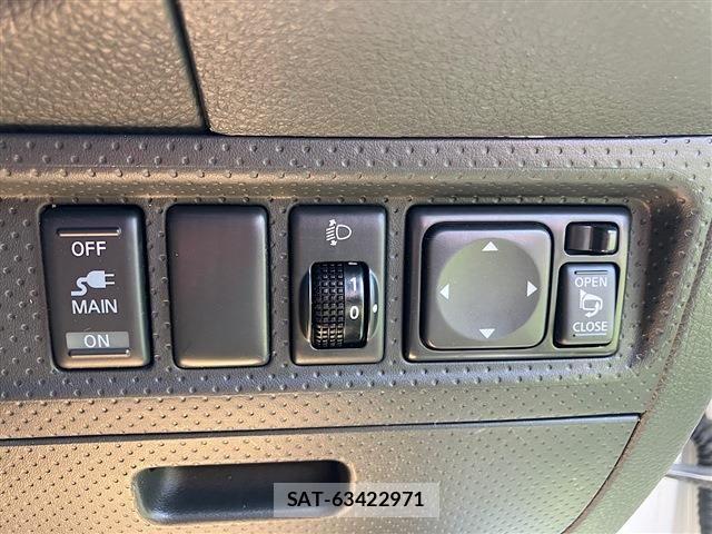 Nissan AD VAN 2016-05 8560879-27