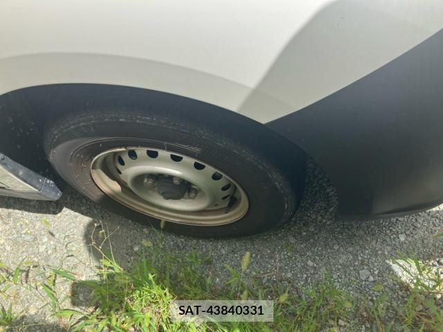 Nissan AD VAN 2019-08 8883221-3