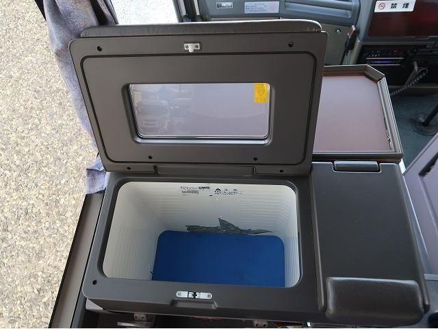 Mitsubishi AERO MIDI 2004-03 7737847-20