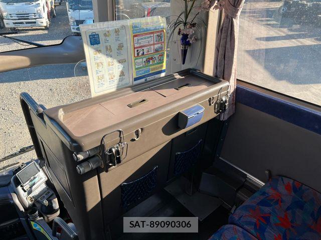 Mitsubishi AERO QUEEN 1996-04 8334436-18