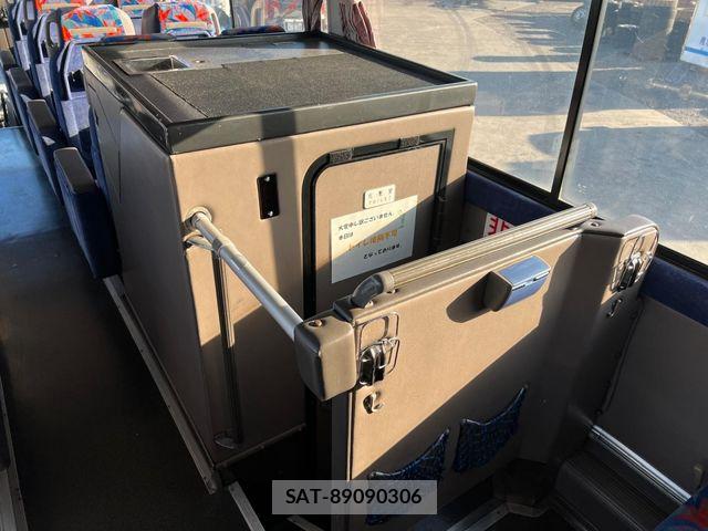 Mitsubishi AERO QUEEN 1996-04 8334436-24