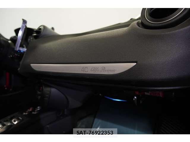 ALFA ROMEO 4C 2015-11 6210757-10