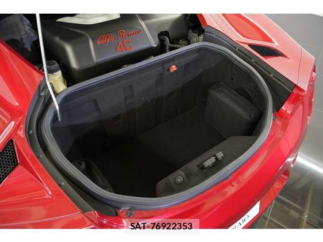 ALFA ROMEO 4C 2015-11 6210757-3