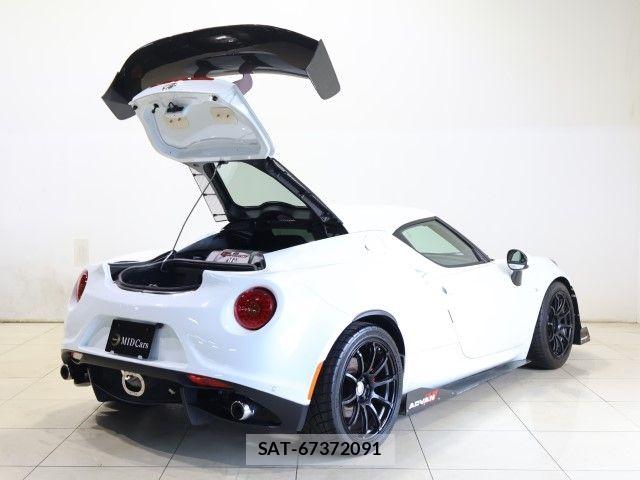 ALFA ROMEO 4C 2015-06 8097713-11