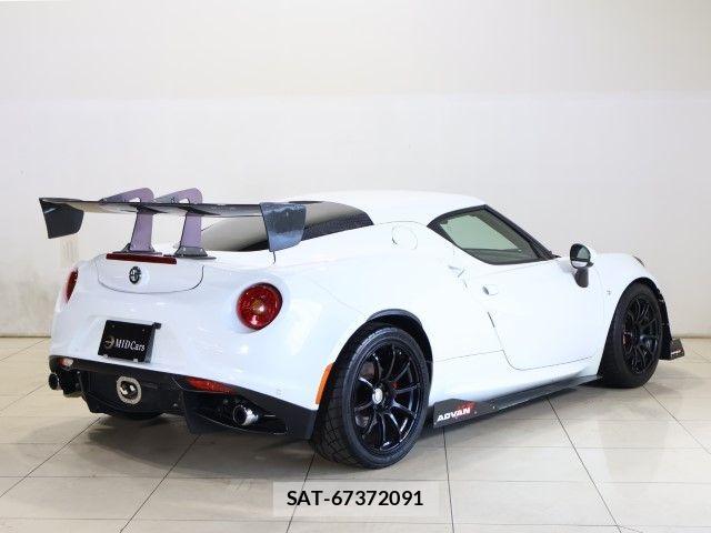 ALFA ROMEO 4C 2015-06 8097713-1