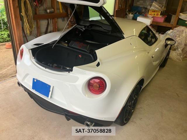 ALFA ROMEO 4C 2015-10 8371377-1