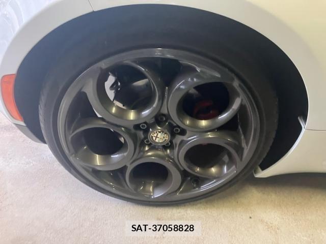 ALFA ROMEO 4C 2015-10 8371377-2