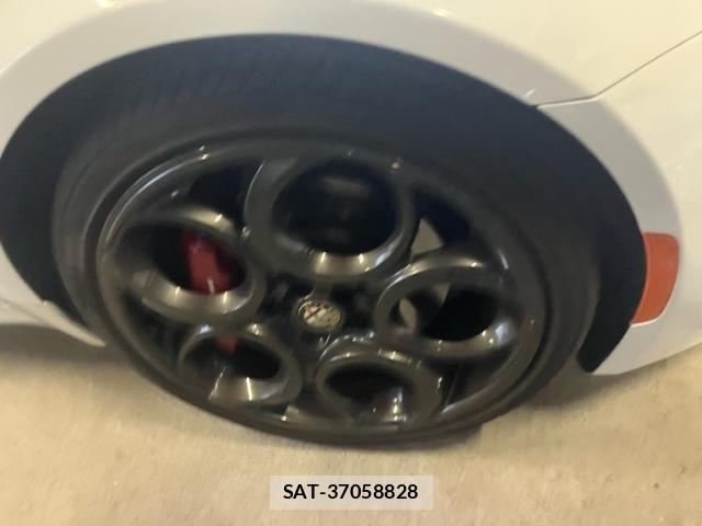 ALFA ROMEO 4C 2015-10 8371377-3