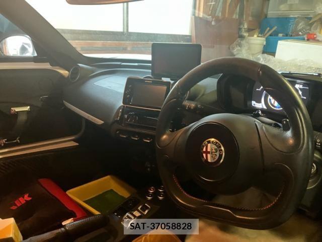 ALFA ROMEO 4C 2015-10 8371377-6