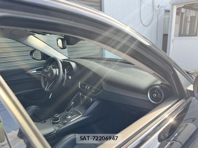 ALFA ROMEO Giulia 2017-11 5859175-1