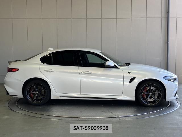 ALFA ROMEO Giulia 2018-12 6610244-26