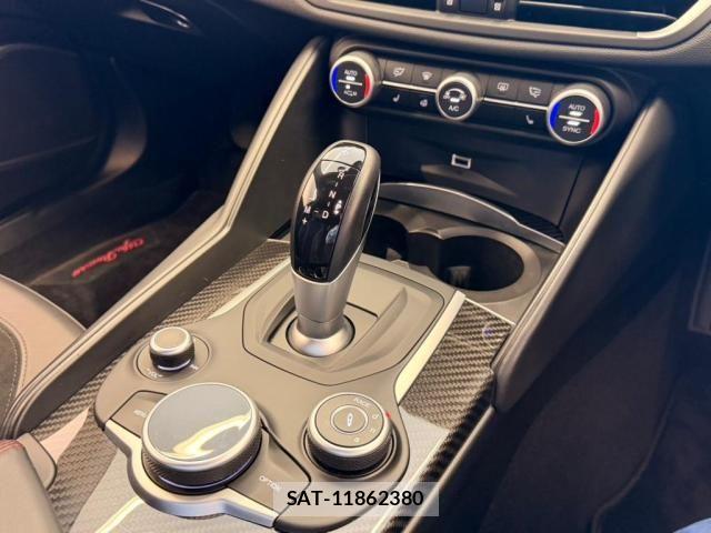 ALFA ROMEO Giulia 2019-03 7214034-13