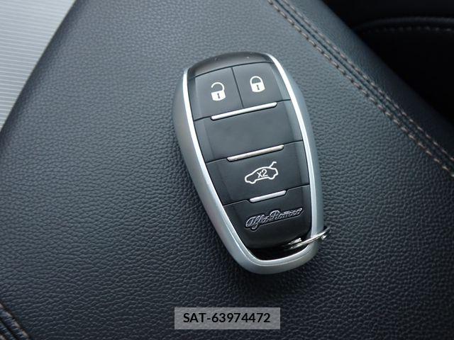 ALFA ROMEO Giulia 2017-11 7214031-28
