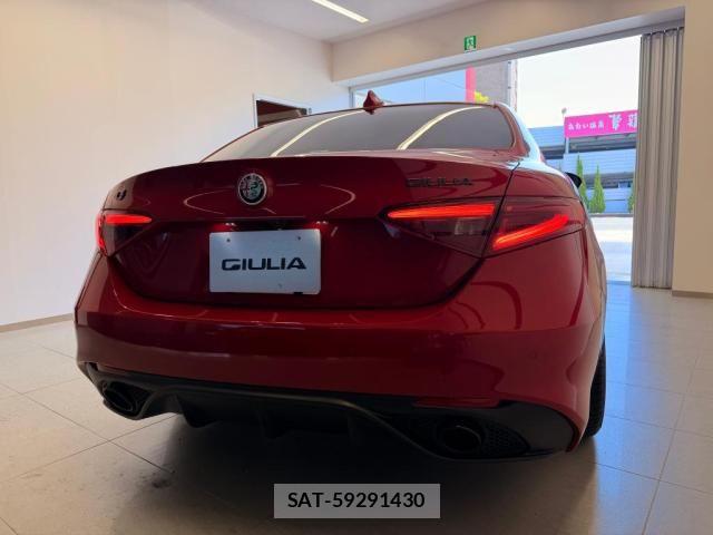 ALFA ROMEO Giulia 2023-03 7214040-1