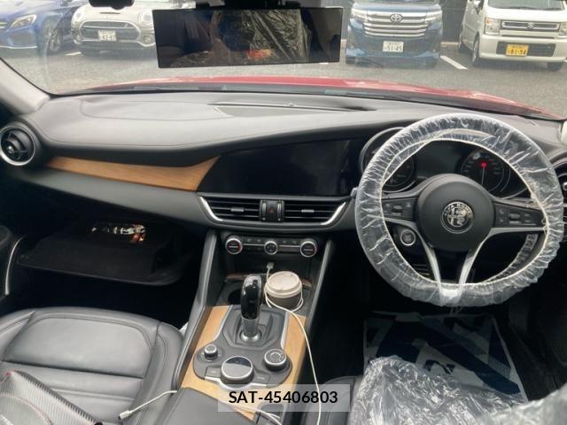 ALFA ROMEO Giulia 2017-11 7325218-14