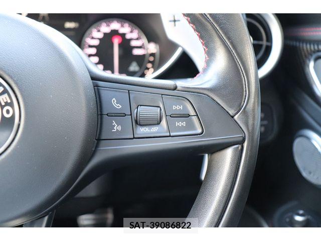 ALFA ROMEO Giulia 2019-02 7452580-22