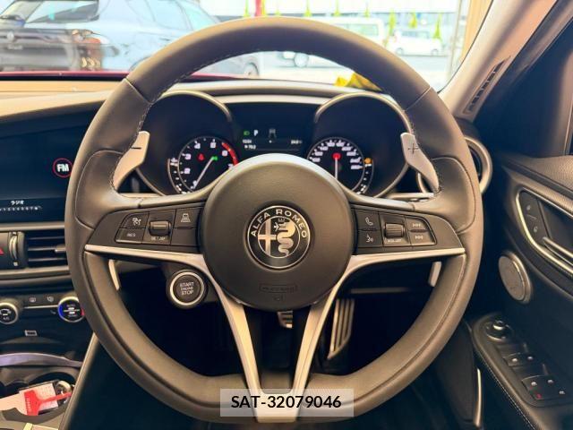 ALFA ROMEO Giulia 2017-07 7499295-14