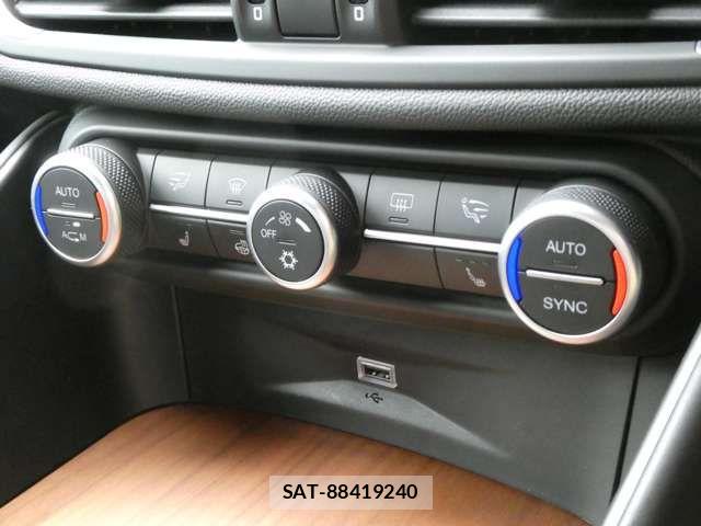 ALFA ROMEO Giulia 2018-01 7499296-5