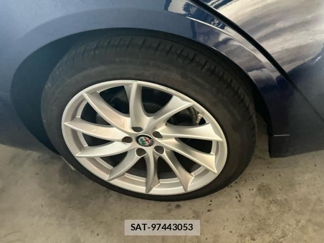 ALFA ROMEO Giulia 2019-08 7720030-9