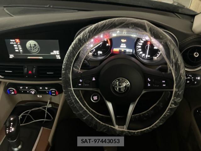 ALFA ROMEO Giulia 2019-08 7720030-18