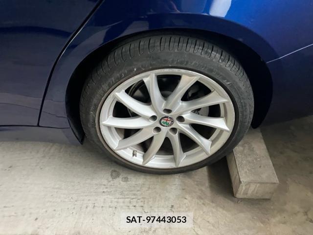 ALFA ROMEO Giulia 2019-08 7720030-8