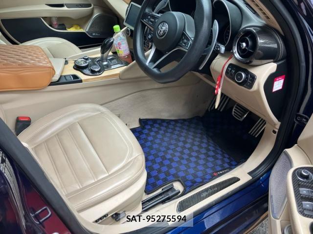 ALFA ROMEO Giulia 2018-02 7782232-11