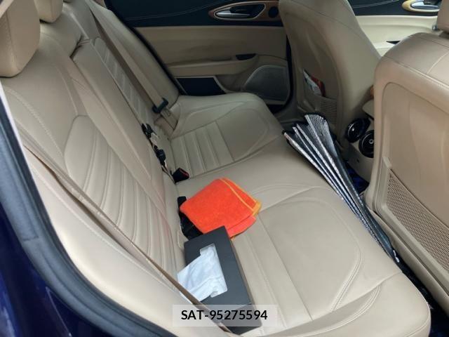 ALFA ROMEO Giulia 2018-02 7782232-13