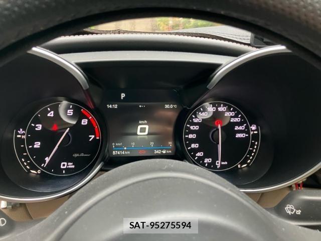 ALFA ROMEO Giulia 2018-02 7782232-23