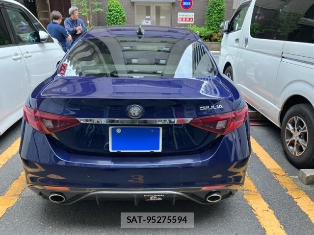 ALFA ROMEO Giulia 2018-02 7782232-3