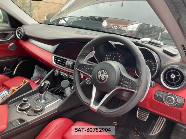ALFA ROMEO Giulia 2019-07 7875075-16