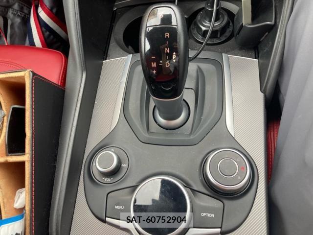 ALFA ROMEO Giulia 2019-07 7875075-25
