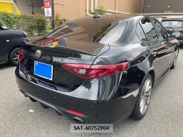 ALFA ROMEO Giulia 2019-07 7875075-2