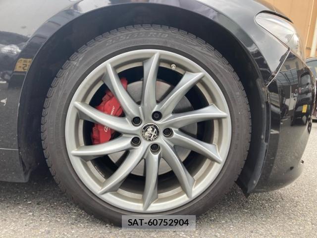 ALFA ROMEO Giulia 2019-07 7875075-7