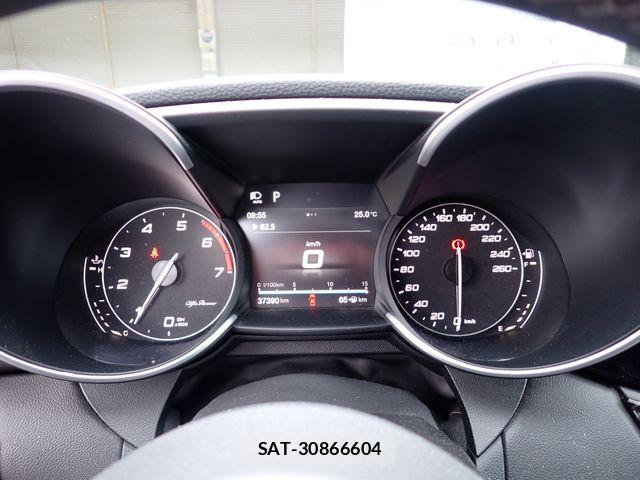 ALFA ROMEO Giulia 2017-12 7960336-9