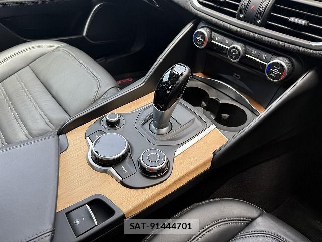 ALFA ROMEO Giulia 2018-10 8072654-8