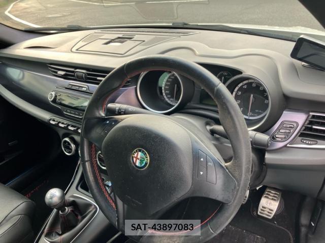 ALFA ROMEO GIULIETTA 2012-10 1311470-12