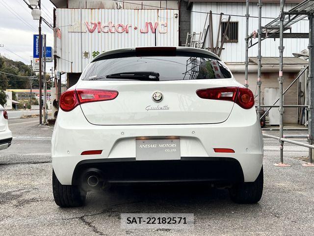 ALFA ROMEO GIULIETTA 2013-06 1818553-14