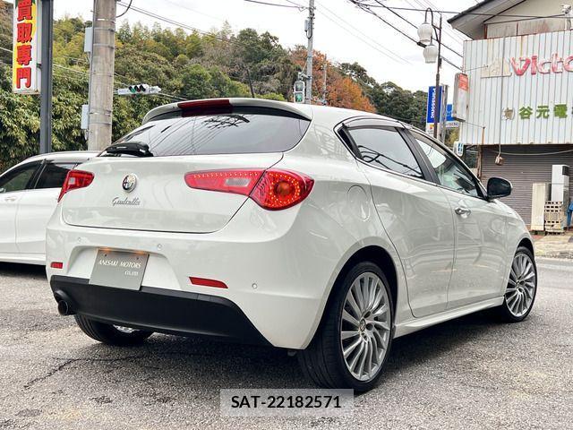 ALFA ROMEO GIULIETTA 2013-06 1818553-15