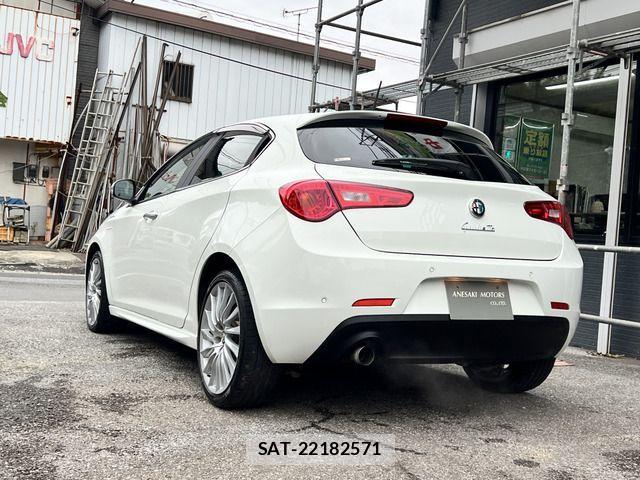 ALFA ROMEO GIULIETTA 2013-06 1818553-16