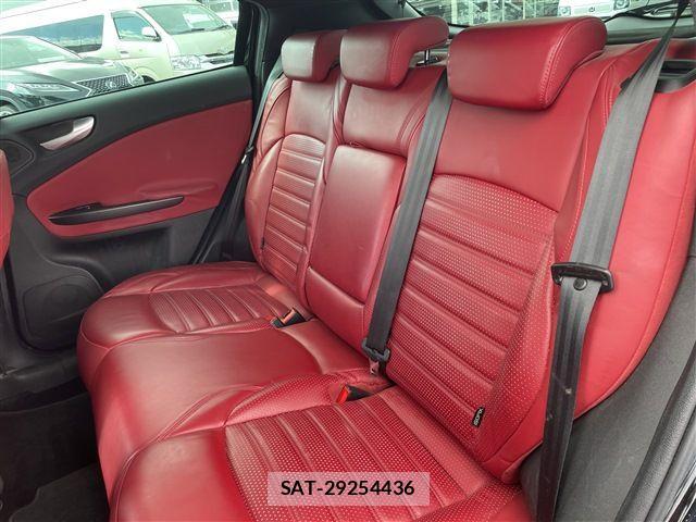 ALFA ROMEO GIULIETTA 2015-02 4585779-24
