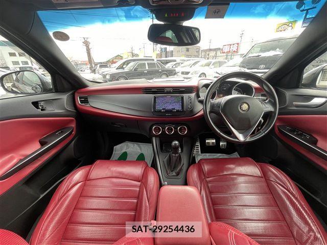 ALFA ROMEO GIULIETTA 2015-02 4585779-27