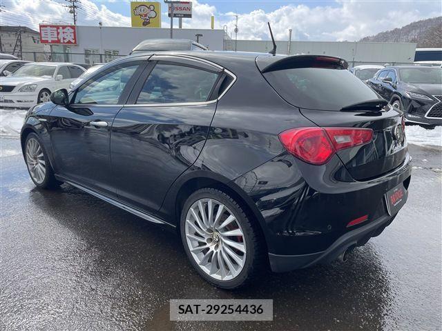 ALFA ROMEO GIULIETTA 2015-02 4585779-5