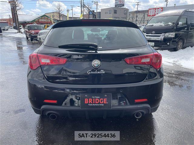 ALFA ROMEO GIULIETTA 2015-02 4585779-6